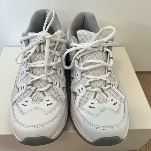 Propet White Runners - Picture 2 of 9